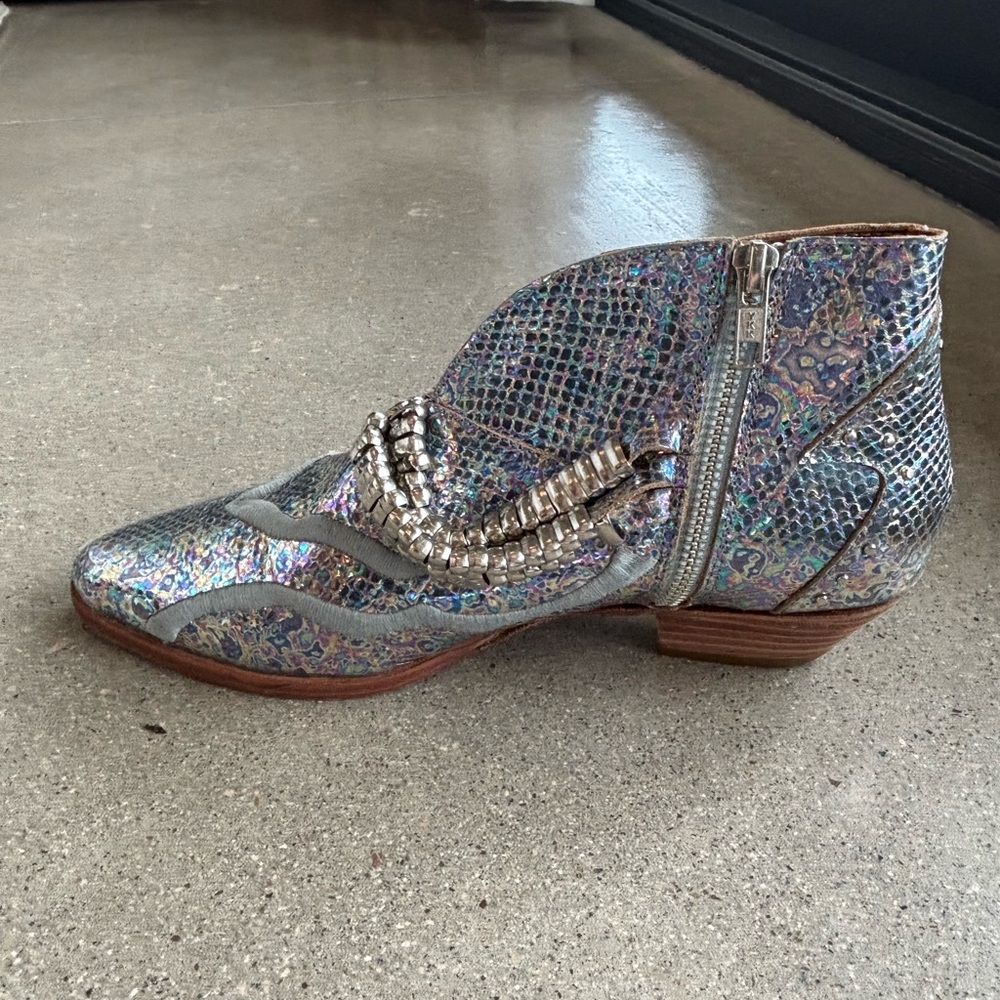 Clara Barcelo Shimmering Silver Leather Ankle Boots - Picture 10 of 16